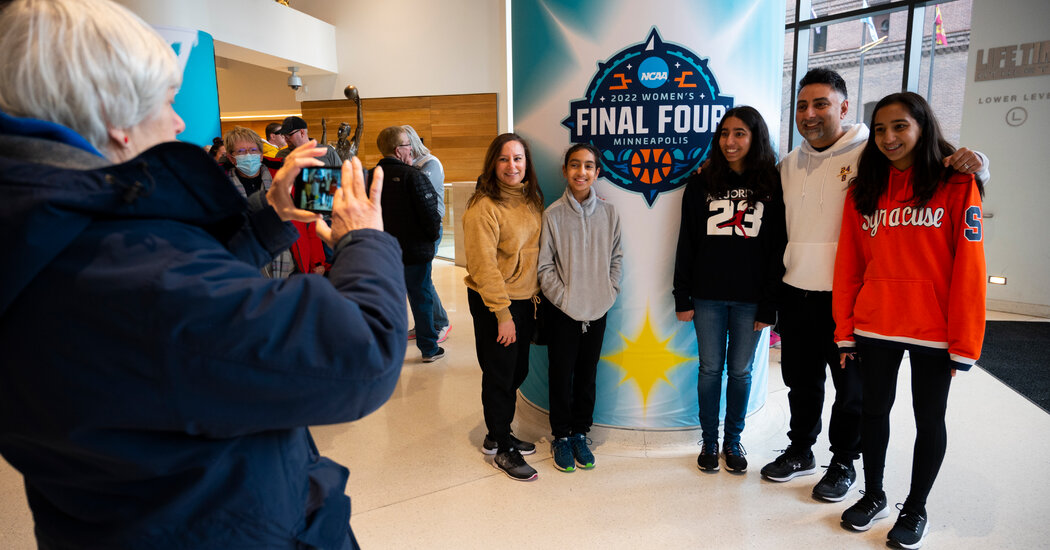 kadin-basketbolunun-mekkesi-minnesota-anini-yasiyor-AZFGl54W.jpg