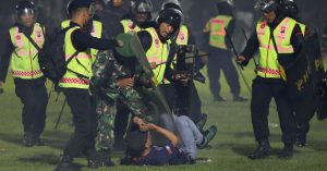 futbol-oyunlarinda-olum-nadirdir-ancak-agresif-polislik-bir-maci-yakabilir-7X1eAUMf.jpg