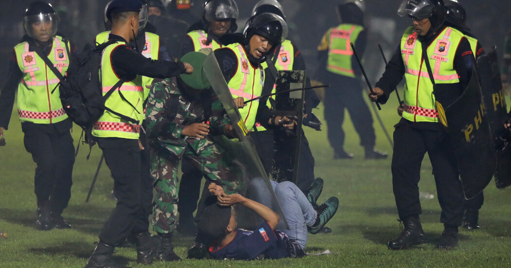 futbol-oyunlarinda-olum-nadirdir-ancak-agresif-polislik-bir-maci-yakabilir-7X1eAUMf.jpg
