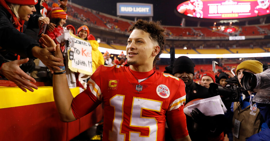 patrick-mahomes-artik-cocuk-degil-sadece-bir-gibi-oynuyor-fP5Fz1nm.jpg