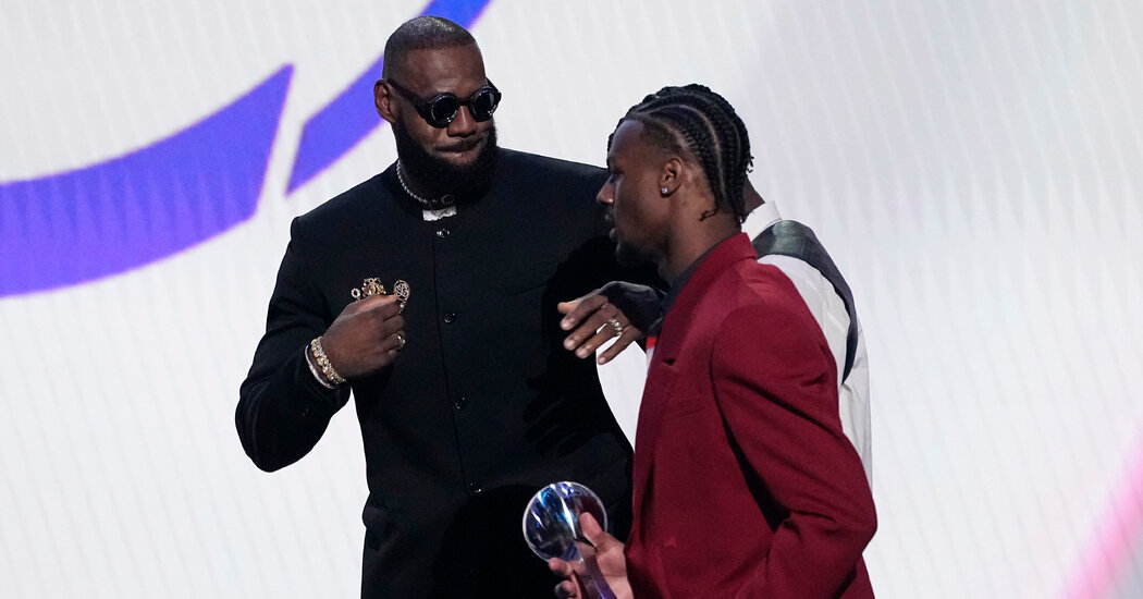 bronny-james-kardiyak-tutuklaniyor-iyilesiyor-hastaneden-eve-gidiyor-Pv1iDJz5.jpg