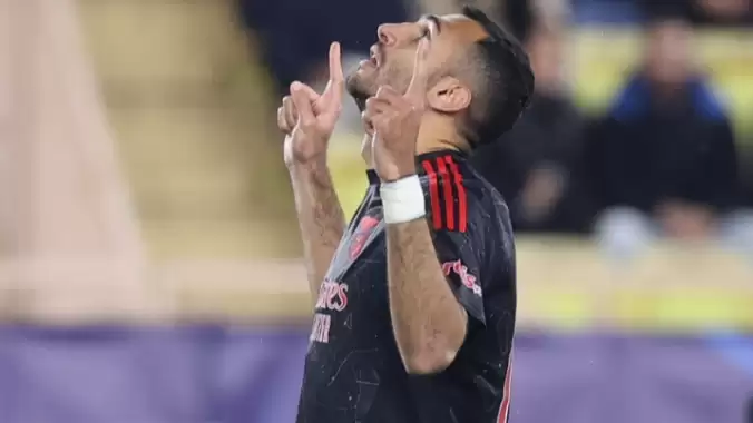 al-musrati-kirmizi-kart-gordu-benfica-monacoyu-devirdi-4UAwvYtY.jpg