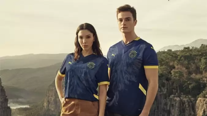 fenerbahcenin-ozel-formasi-tanitildi-iste-fiyati-l1JcxBg4.jpg