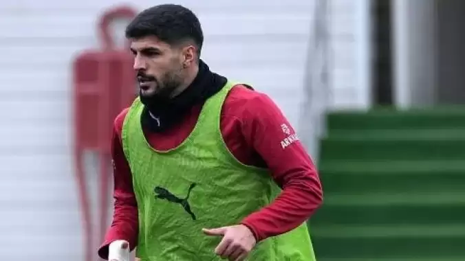 galatasarayda-eren-elmali-grupla-birinci-antrenmanina-cikti-K1ipCAdy.jpg