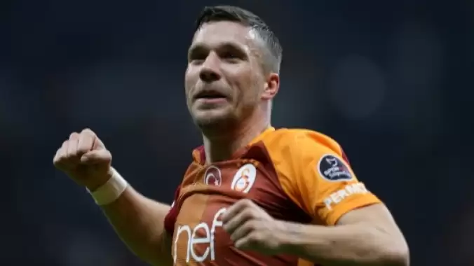 lukas-podolskiden-fenerbahcelileri-kizdiracak-paylasim-ELSZPdLu.jpg