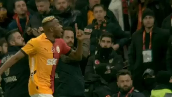 victor-osimhenden-mert-hakan-yandasa-sus-isareti-74RnjVZH.jpg