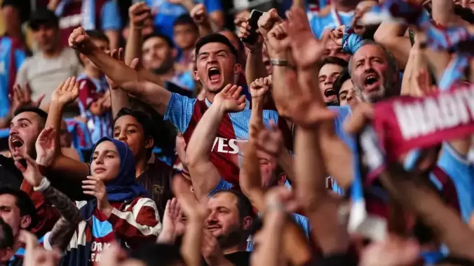 trabzonspor-taraftarindan-o-isme-istifa-davetiyeter-Df8wzd3e.jpg