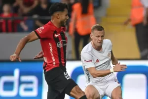 storm-dan-antalyaspor-a-hayat-opucugu-18956572_151_amp.jpg