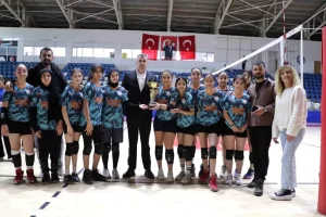 Hakkari'de Yıldız Kızlar Voleybol İl Birinciliği Coşkuyla Tamamlandı